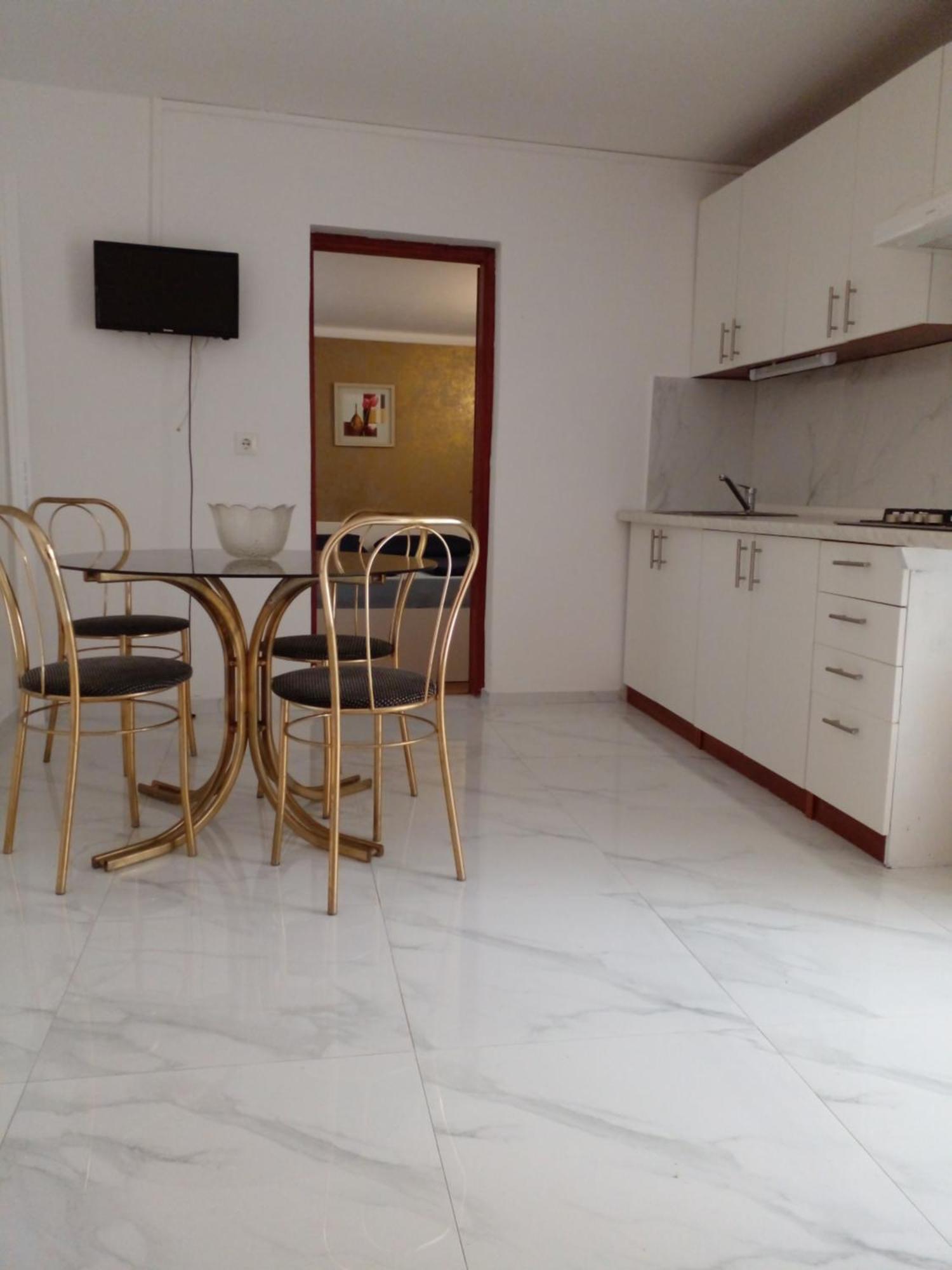 Apartmani Marijanovic Vir Esterno foto