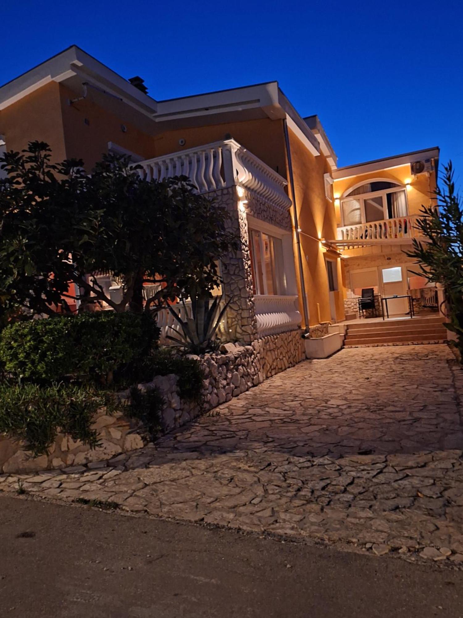 Apartmani Marijanovic Vir Esterno foto