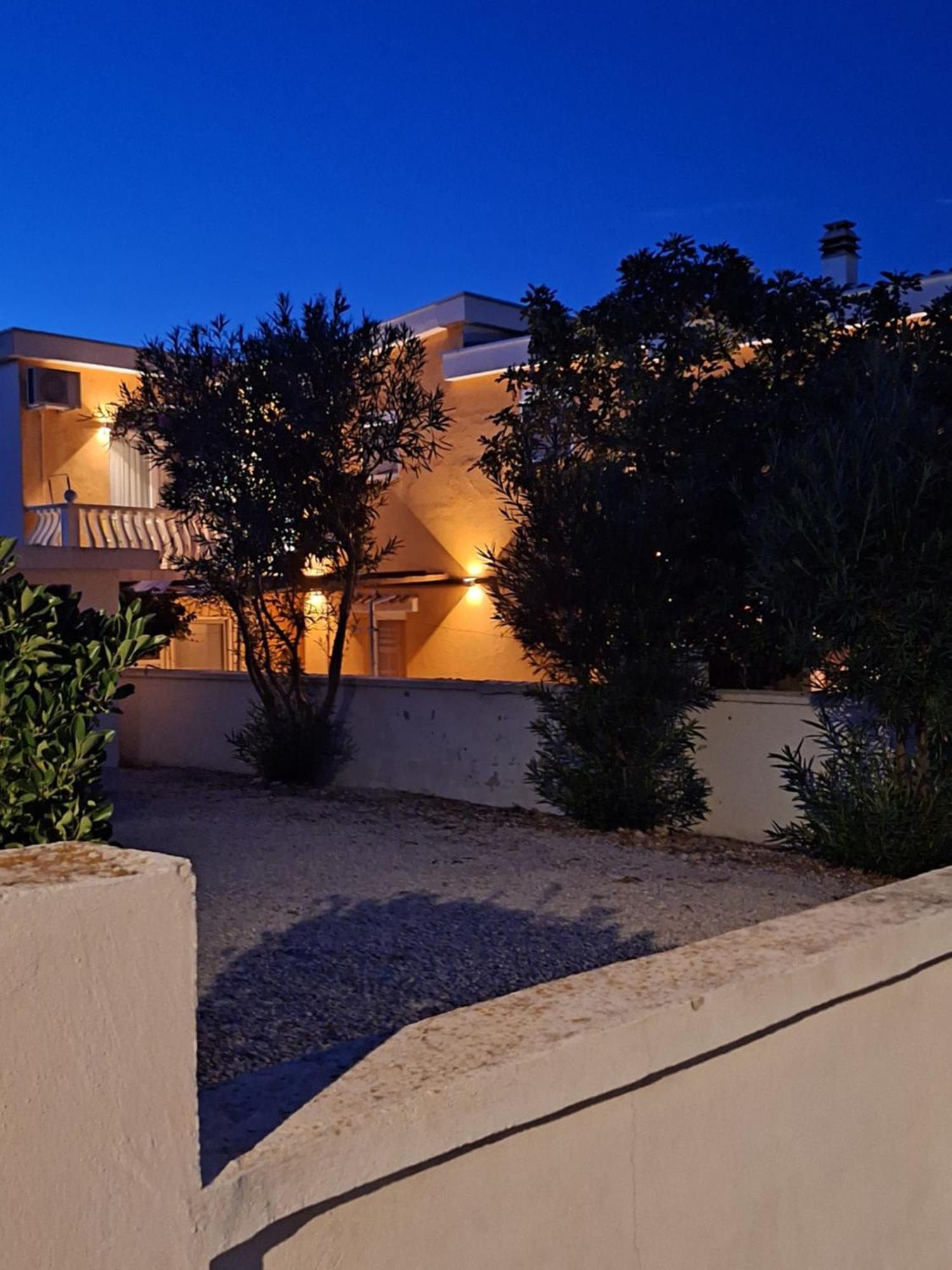 Apartmani Marijanovic Vir Esterno foto