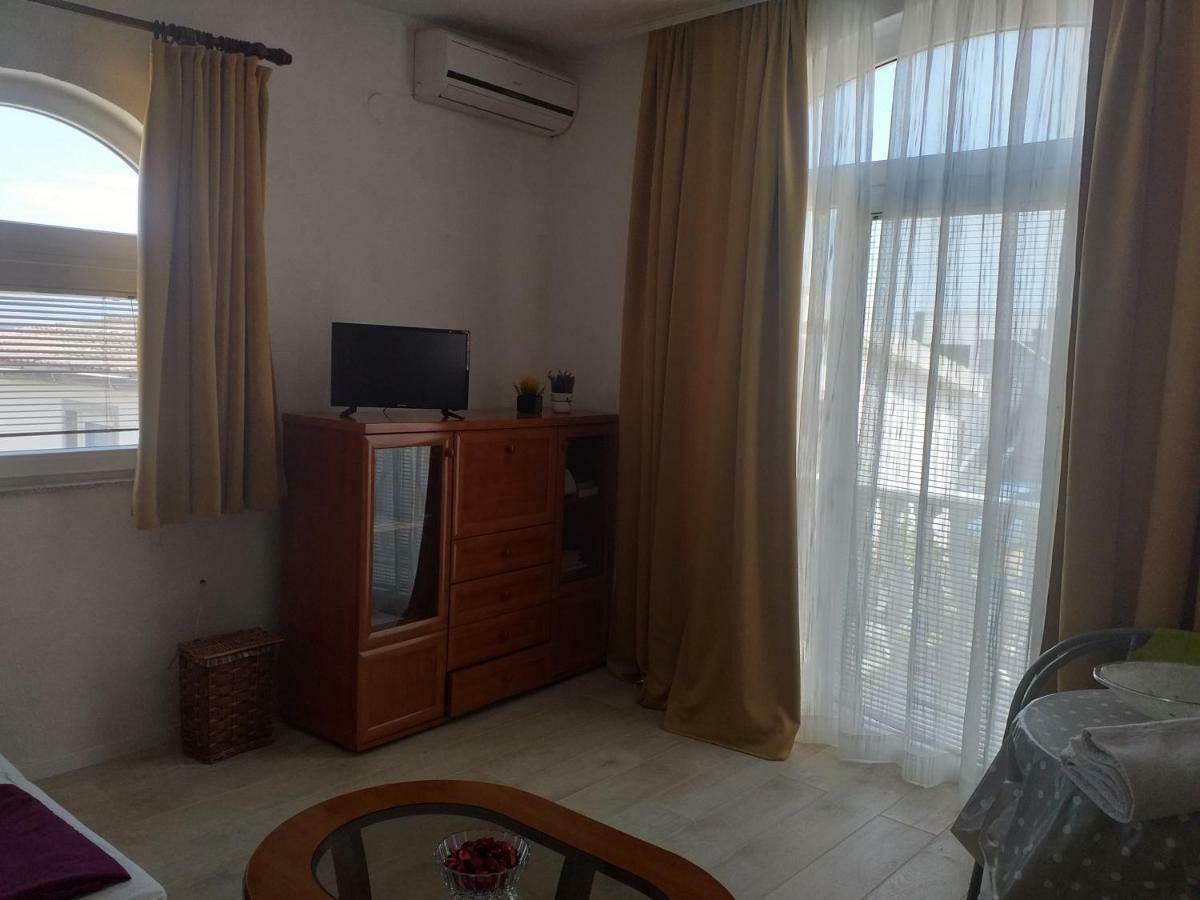 Apartmani Marijanovic Vir Esterno foto