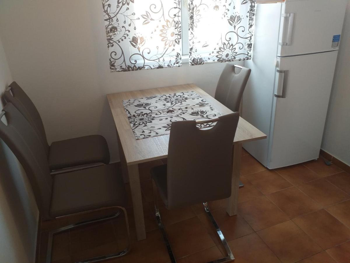 Apartmani Marijanovic Vir Esterno foto